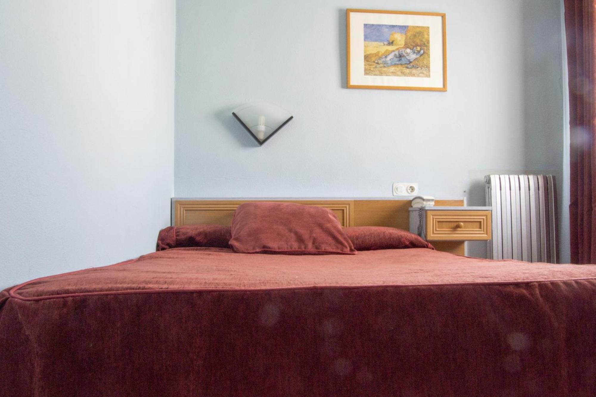 Hotel Rausan Alfajarín Oda fotoğraf