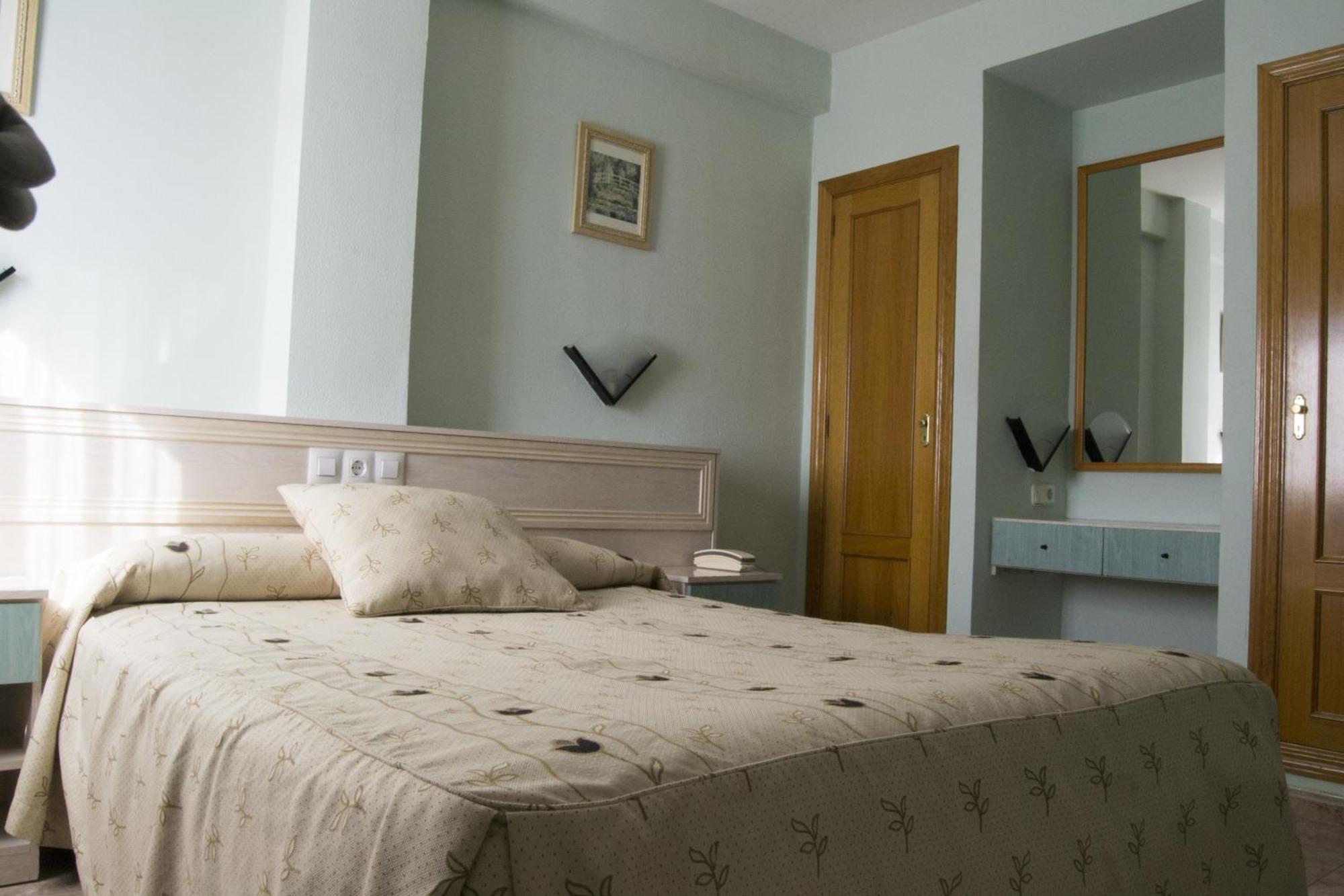 Hotel Rausan Alfajarín Oda fotoğraf