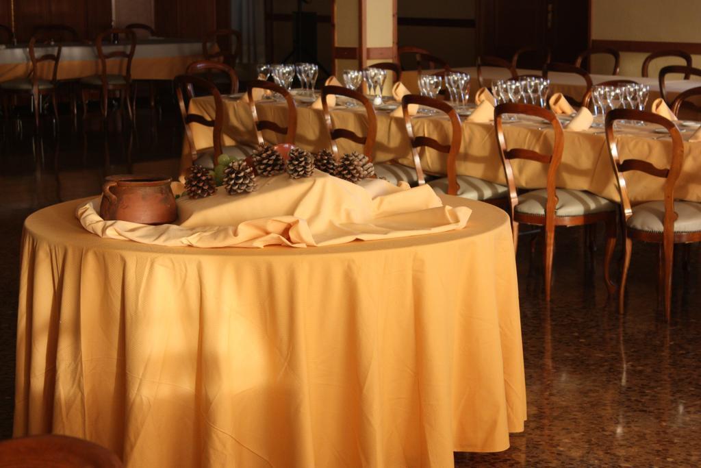 Hotel Rausan Alfajarín Dış mekan fotoğraf