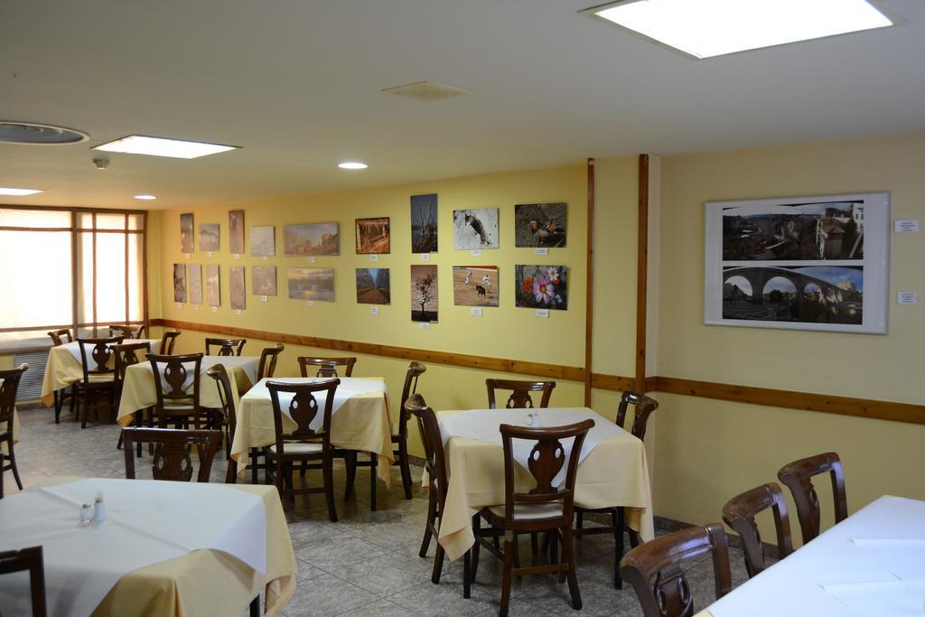 Hotel Rausan Alfajarín Dış mekan fotoğraf