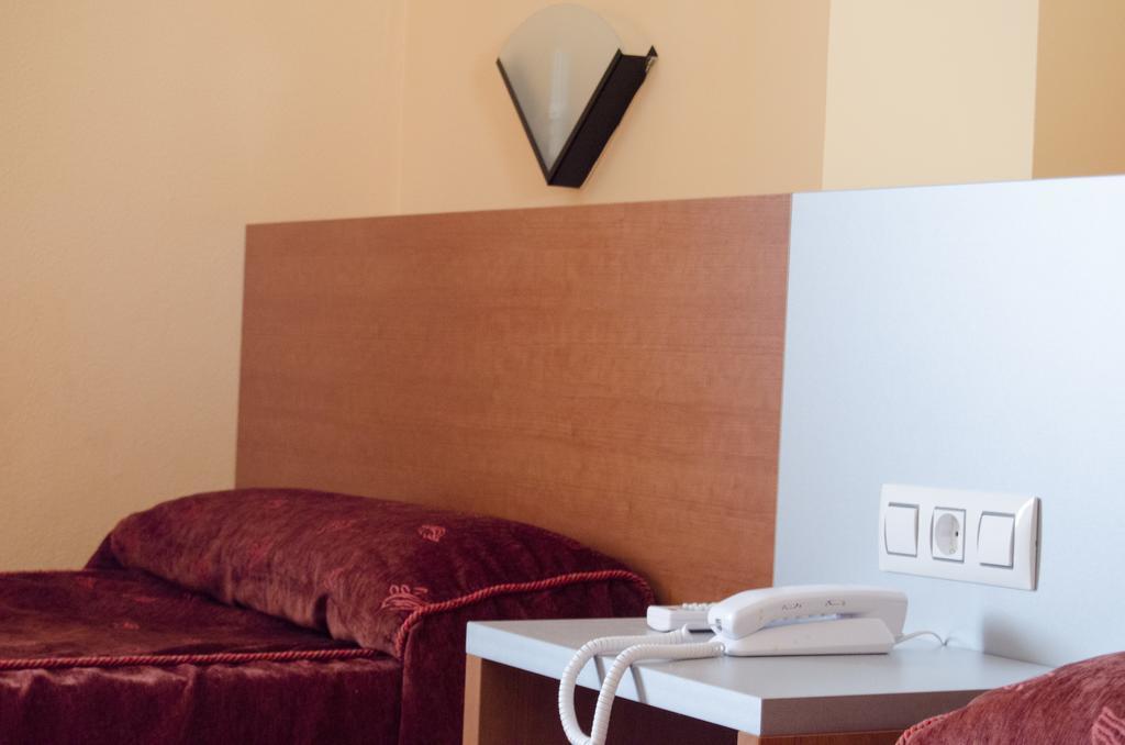 Hotel Rausan Alfajarín Oda fotoğraf